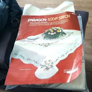 Paragon Loop Stitch Daisy Grandeur Tablecloth 0801 Kit